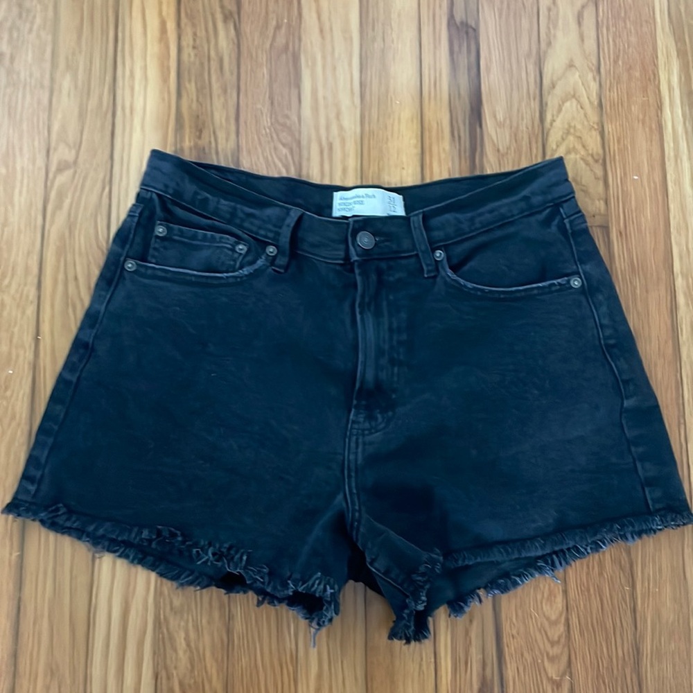 NWT Abercrombie & Fitch black jean shorts, Size 31 (size 12)